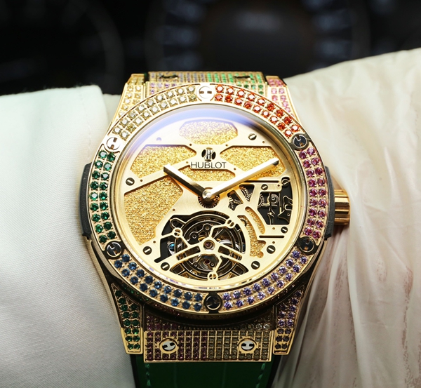 ウブロコピー時計着用イメージ